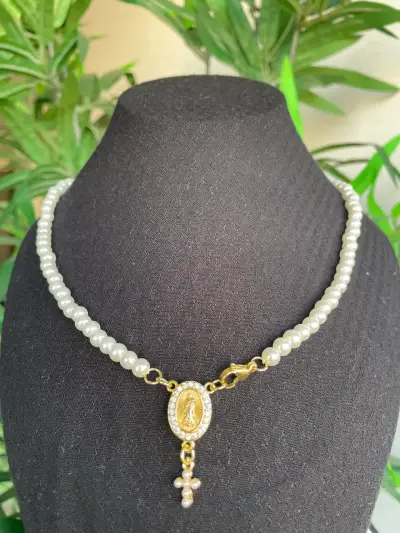 Collar con dije rosa y dorado - miniatura 4
