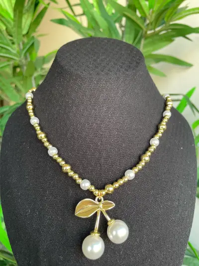 Collar con dije rosa y dorado - miniatura 5