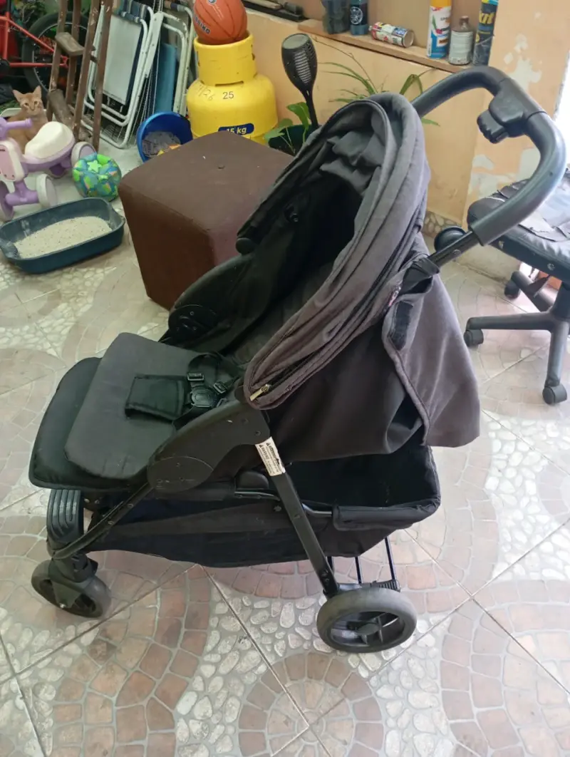 Coche de bebé negro en buen estado - 2