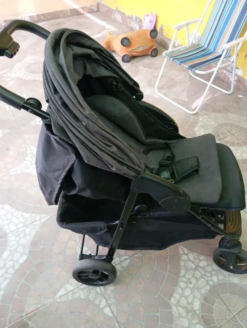 Coche de bebé negro en buen estado - 4