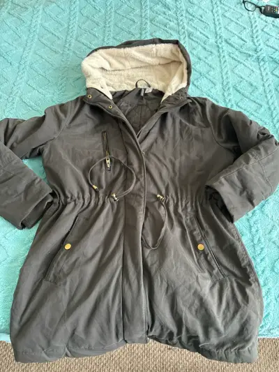 Parka con capucha y forro de peluche - miniatura 1