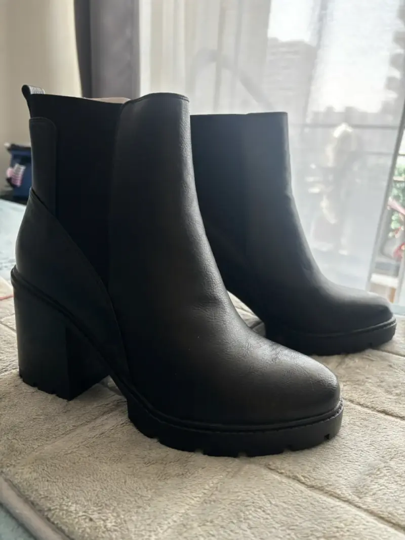 Botines  negros de cuero - 3