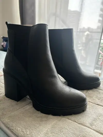 Botines  negros de cuero - miniatura 3