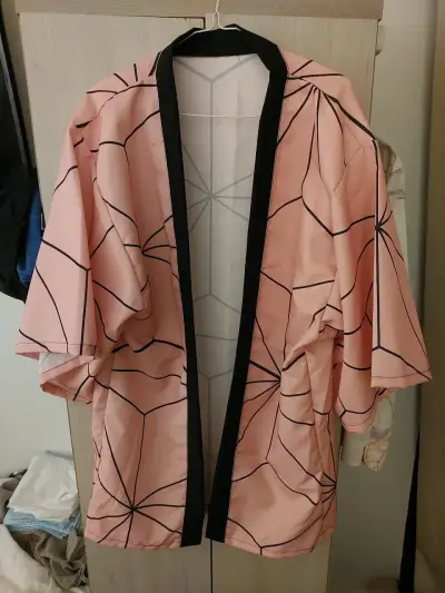 Kimono rosa con diseño geométrico - miniatura 1