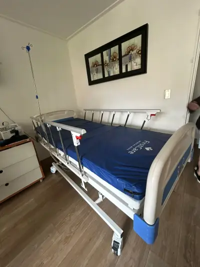 Cama clínica con colchón - miniatura 3