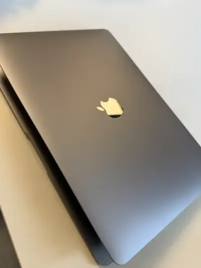 Portátil Apple gris oscuro - miniatura 1