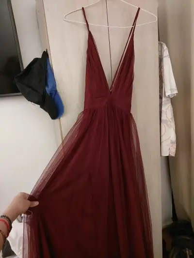 Vestido largo de tul burdeo elegante - miniatura 2