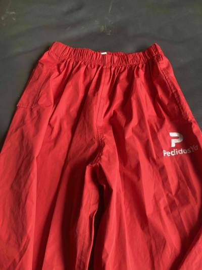 Pantalón impermeable rojo PedidosYa - miniatura 2