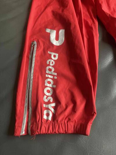 Pantalón impermeable rojo PedidosYa - miniatura 3