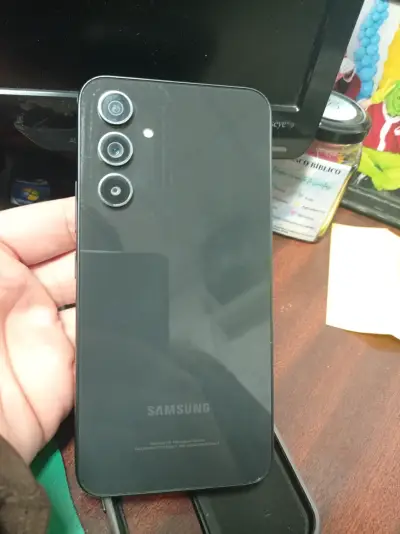 Teléfono Samsung triple cámara - miniatura 1