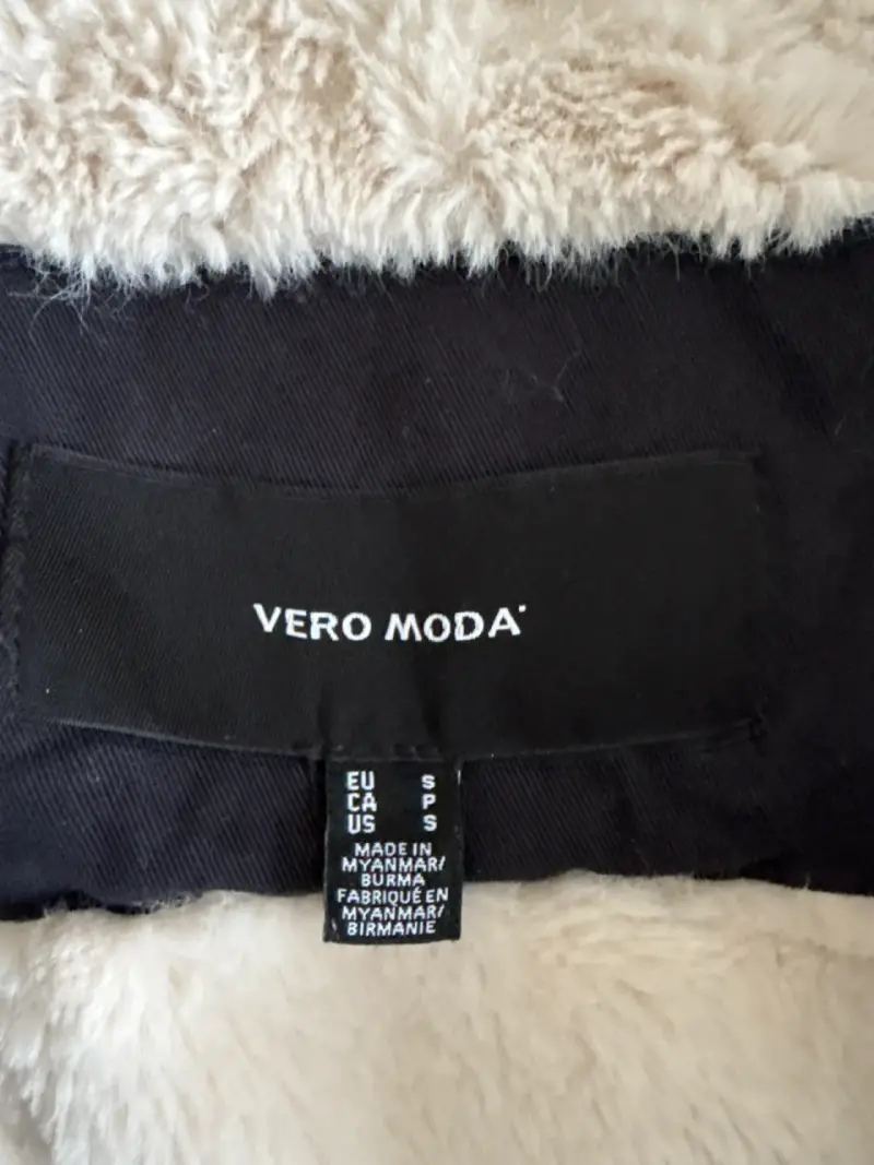 Parka negra con capucha de piel - 2