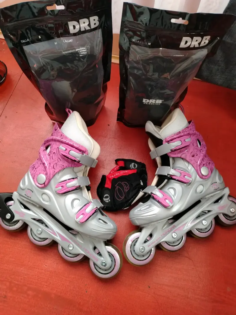 Patines en línea rosas y casco - 2