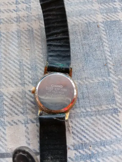 Reloj análogo Casio vintage - miniatura 2