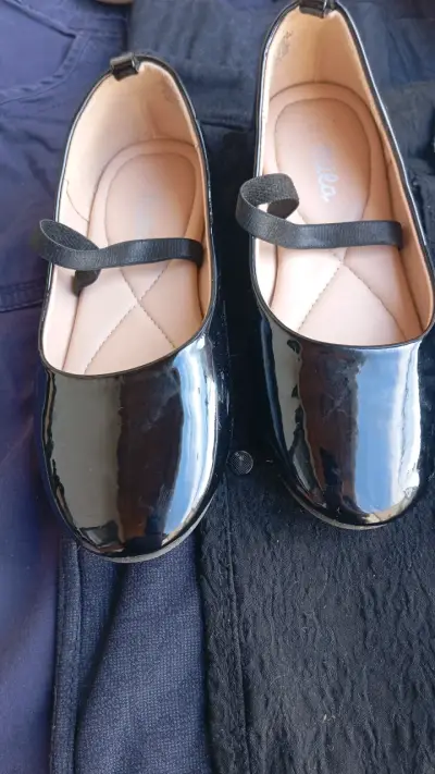 Zapatos de charol negros - miniatura 1