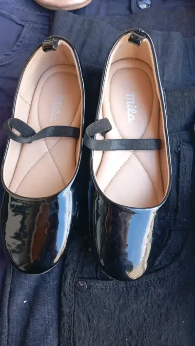 Zapatos de charol negros - miniatura 2