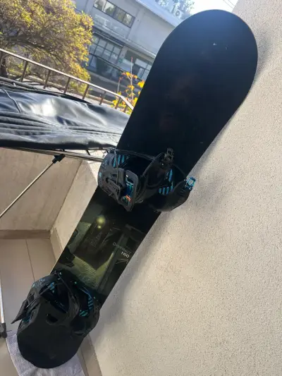 Tabla de snowboard Rossignol con botas - miniatura 2
