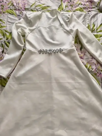 Vestido blanco con detalle brillante - miniatura 1