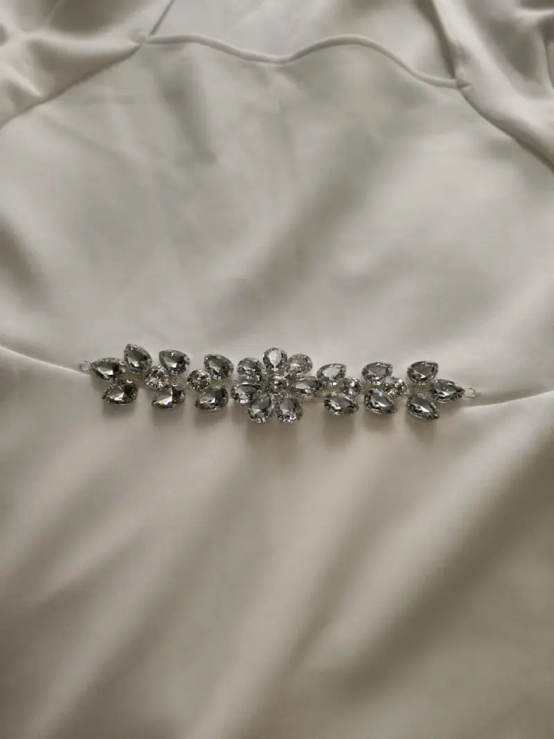 Vestido blanco con detalle brillante - 3