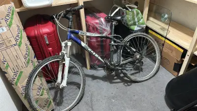 Bicicleta Scott azul y blanca - miniatura 1