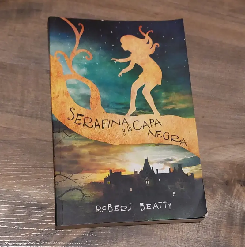 Libro 'Serafina y la capa negra'