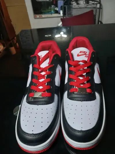 Zapatillas Nike SB blanco y rojo - miniatura 1