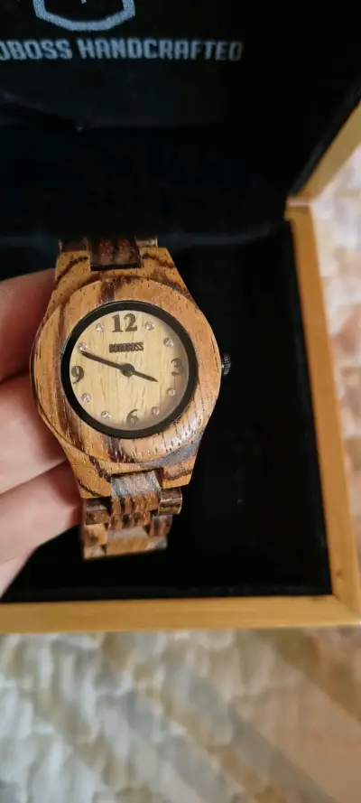 Reloj de madera Bondoss artesanal - miniatura 1