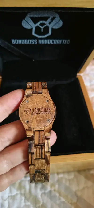Reloj de madera Bondoss artesanal - miniatura 2