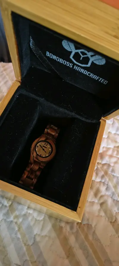 Reloj de madera Bondoss artesanal - miniatura 5