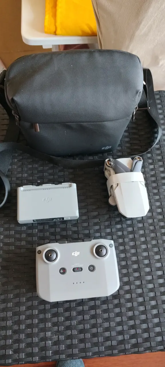 Dron DJI con control y bolso