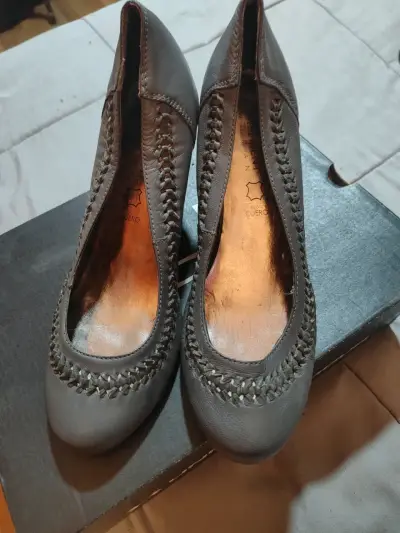 Zapatos de cuero grises - miniatura 1