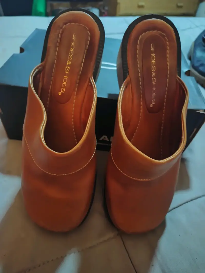 Zuecos de cuero y madera marrón - 4