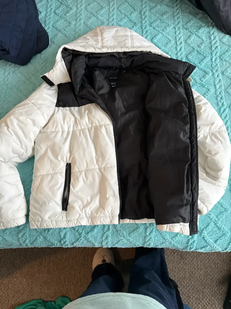 Chaqueta acolchada blanca con capucha - 2