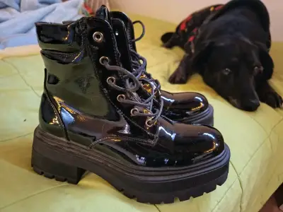 Botas negras con plataforma - miniatura 1