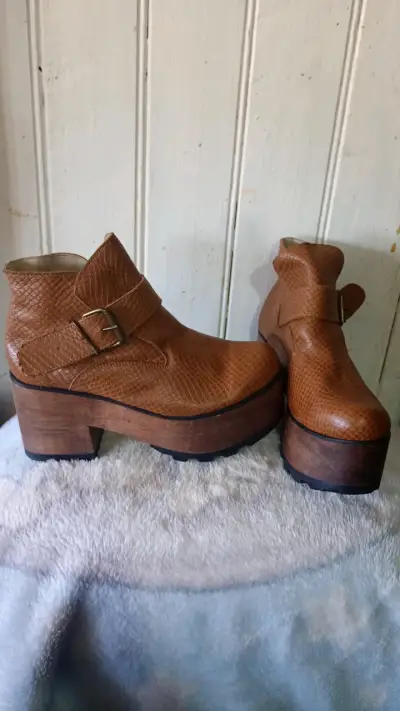 Botines plataformas cuero café - miniatura 1