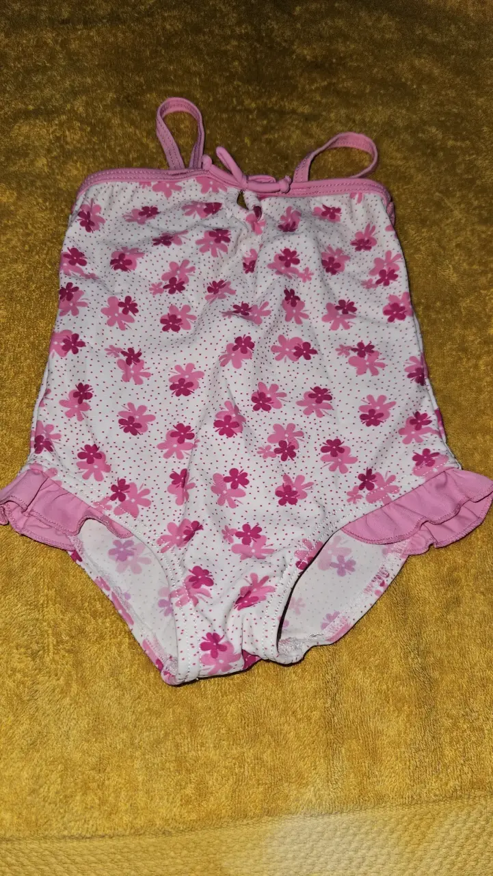 Traje de baño infantil floral