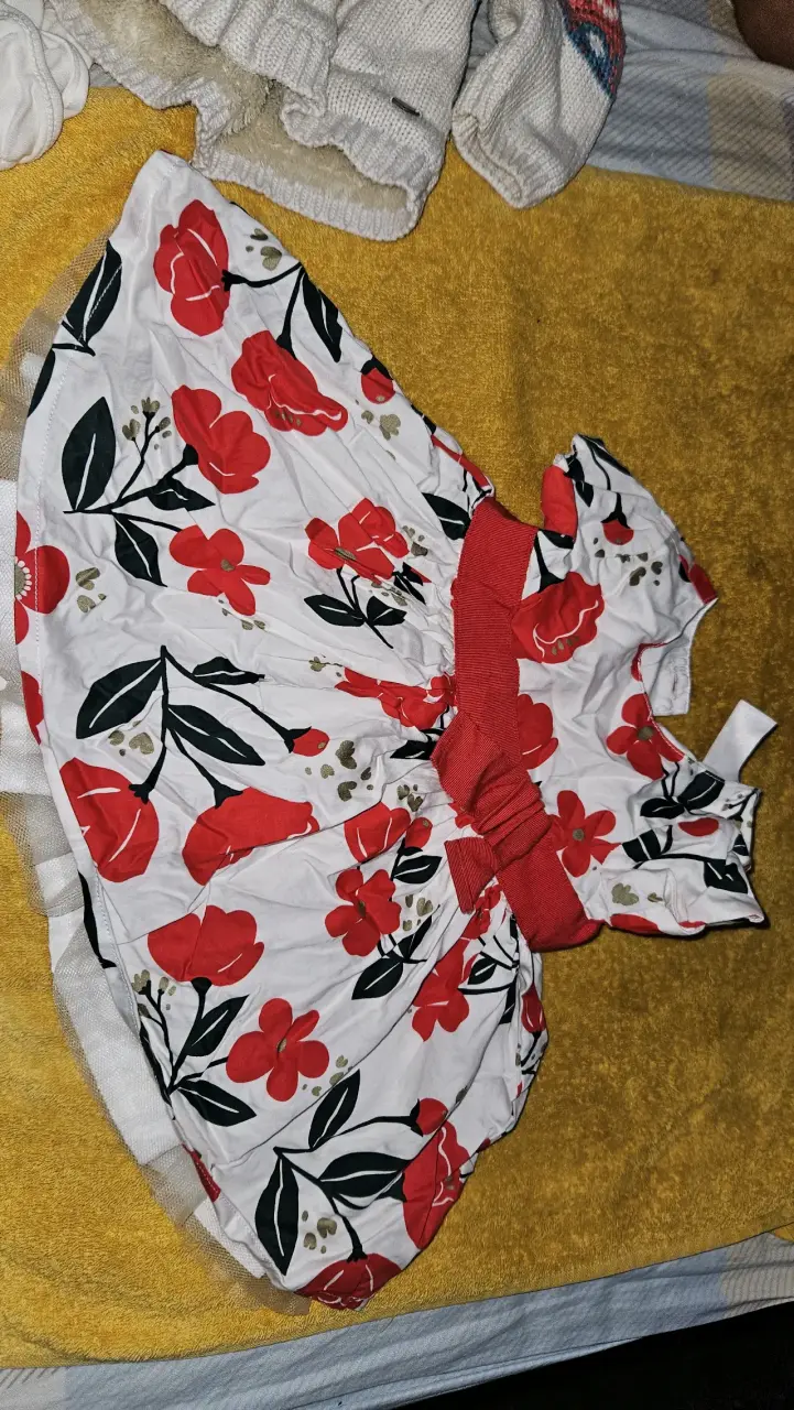 Vestido infantil floral rojo