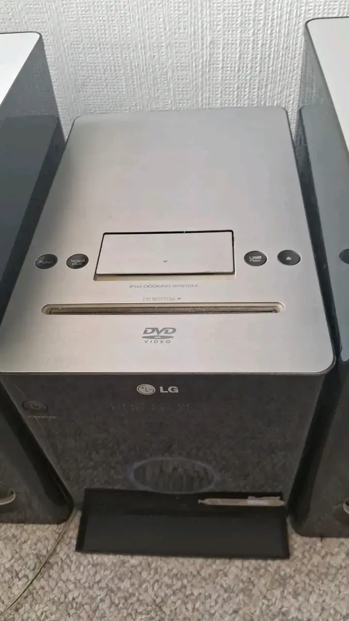 Sistema de sonido LG con parlantes - 2