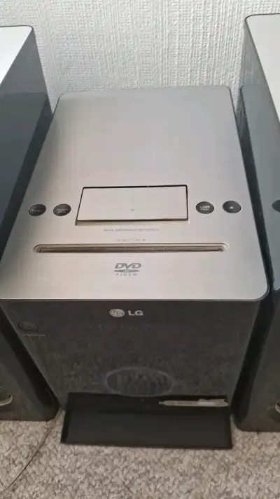 Sistema de sonido LG con parlantes - miniatura 2