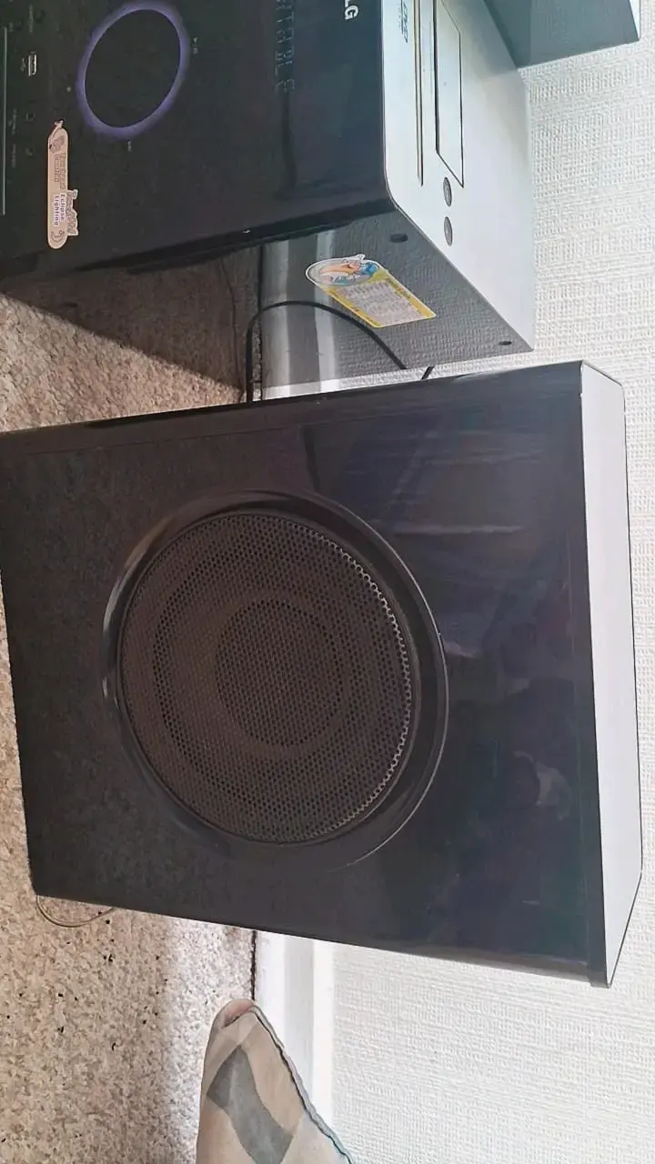 Sistema de sonido LG con parlantes - 3