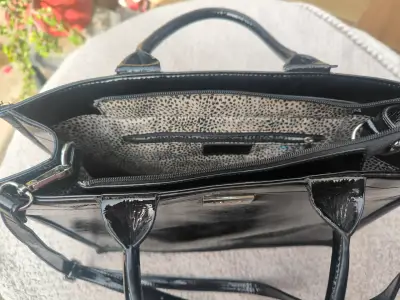 Cartera negra minimalista - miniatura 3