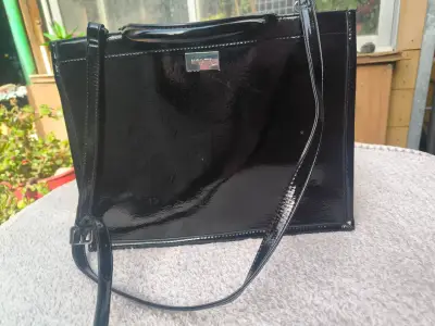 Cartera negra minimalista - miniatura 5