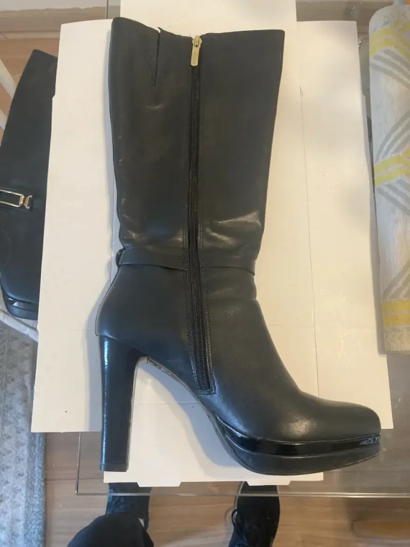 Botas negras de cuero con tacón alto - 5