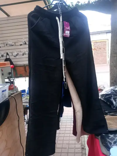 Pantalones deportivos negros - miniatura 1