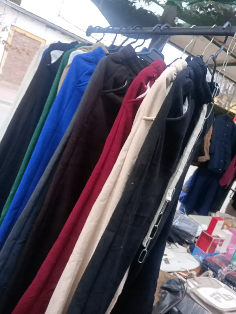 Pantalones deportivos negros - 2