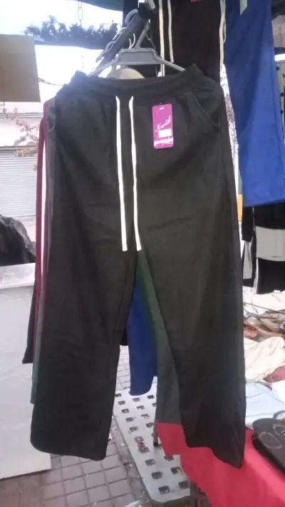 Pantalón deportivo negro con cordones - miniatura 1
