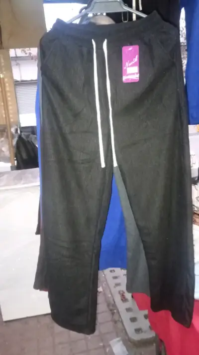 Pantalón deportivo negro con cordones - miniatura 3