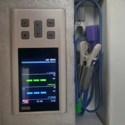 Oximetro de pulso pediatrico y adulto - miniatura 1