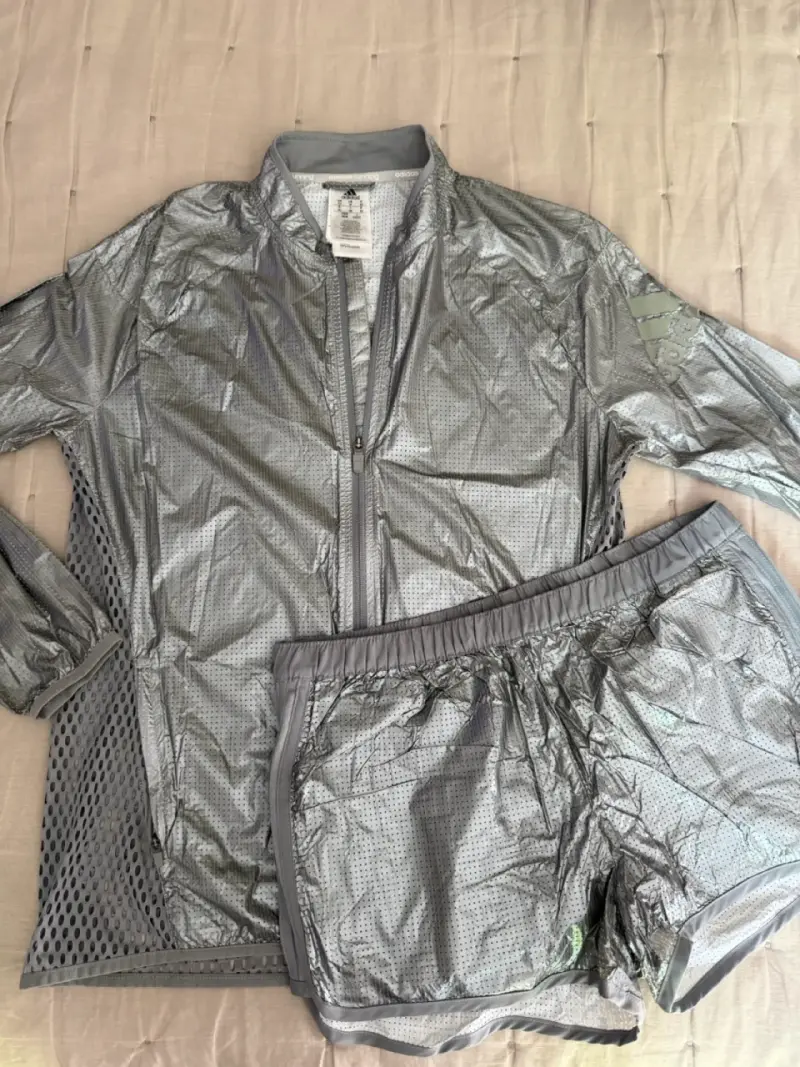 Conjunto deportivo ADIDAS plateado brillante - 2