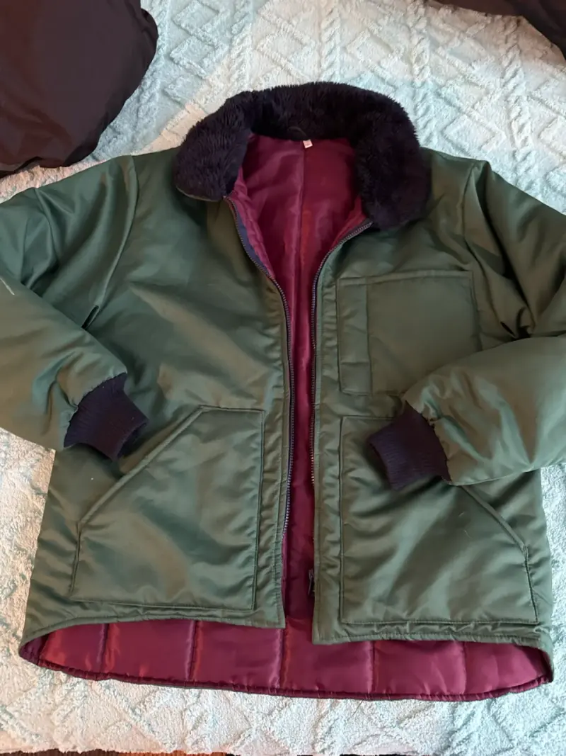 Chaqueta verde con interior burdeo - 1