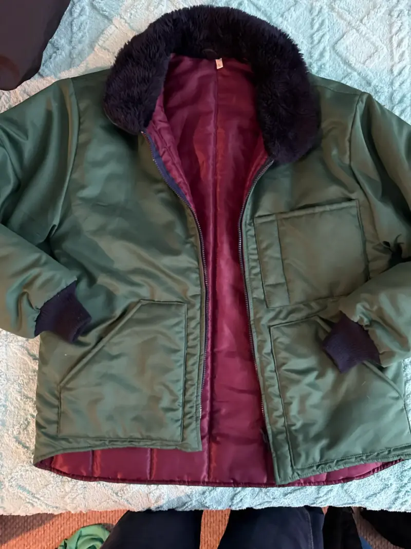 Chaqueta verde con interior burdeo - 2